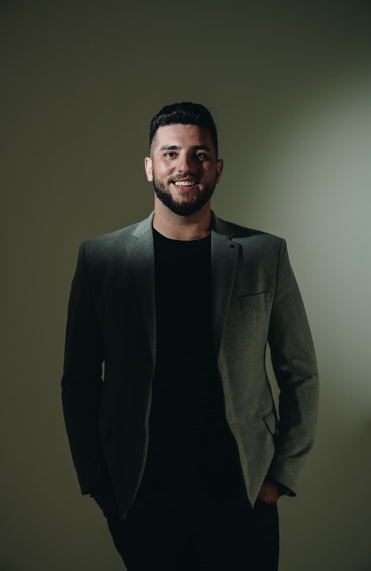 Retrato profissional de Maikol Parnow, consultor de Marketing e Vendas da How